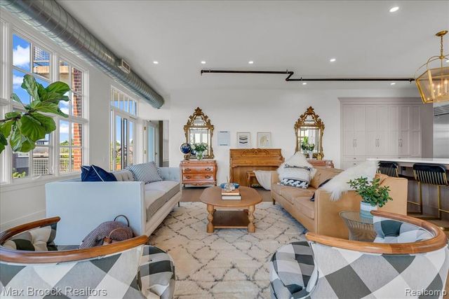 2051 Villa Road 302, Birmingham, MI 48009