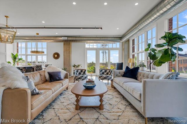 2051 Villa Road 302, Birmingham, MI 48009