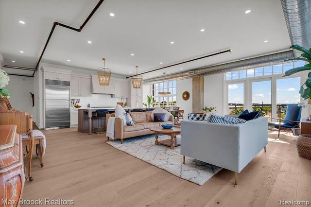 2051 Villa Road 302, Birmingham, MI 48009