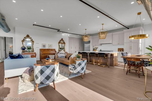 2051 Villa Road 302, Birmingham, MI 48009