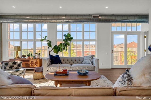 2051 Villa Road 302, Birmingham, MI 48009