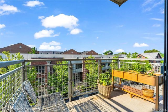 2051 Villa Road 302, Birmingham, MI 48009