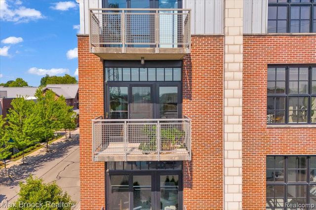 2051 Villa Road 302, Birmingham, MI 48009