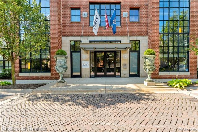 2051 Villa Road 302, Birmingham, MI 48009