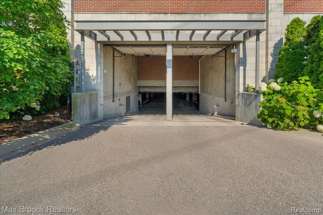 2051 Villa Road 302, Birmingham, MI 48009