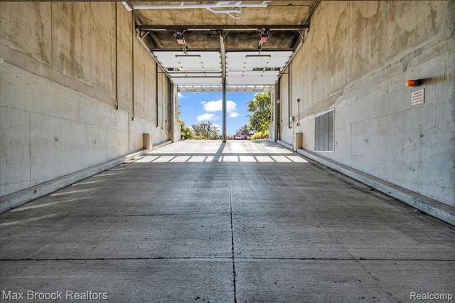 2051 Villa Road 302, Birmingham, MI 48009