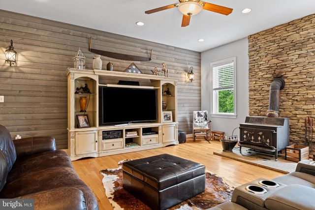 7312 OAK LN, Marshall, VA 20115