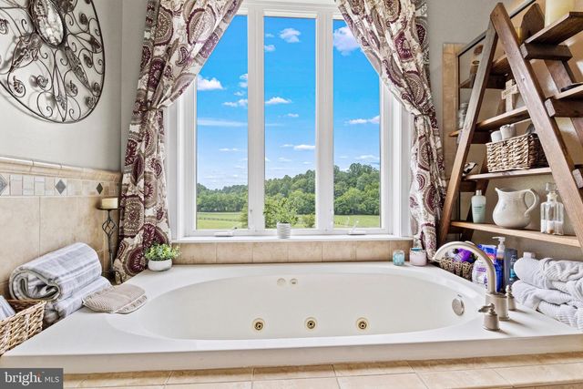 7312 OAK LN, Marshall, VA 20115