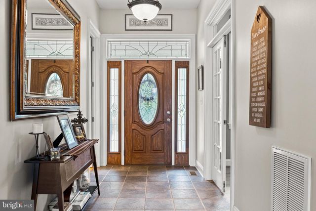 7312 OAK LN, Marshall, VA 20115