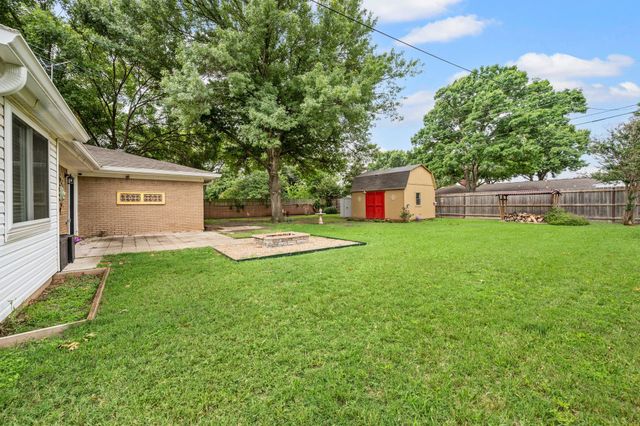 217 Glenn Drive, Hurst, TX 76053