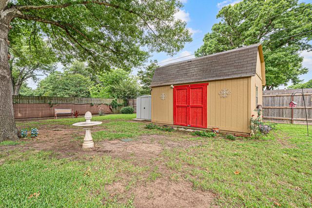 217 Glenn Drive, Hurst, TX 76053