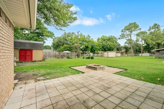 217 Glenn Drive, Hurst, TX 76053