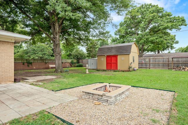 217 Glenn Drive, Hurst, TX 76053