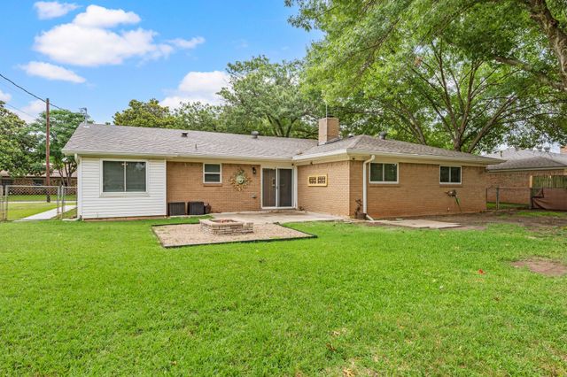 217 Glenn Drive, Hurst, TX 76053