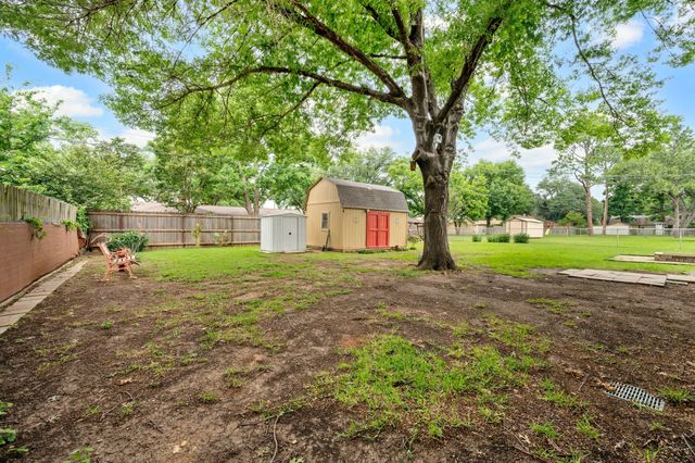 217 Glenn Drive, Hurst, TX 76053