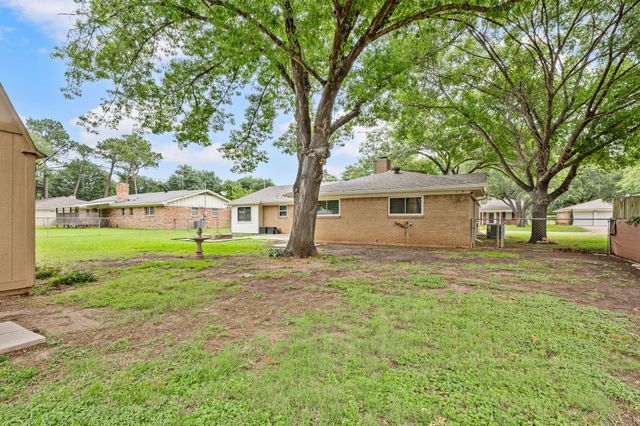 217 Glenn Drive, Hurst, TX 76053