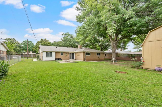 217 Glenn Drive, Hurst, TX 76053