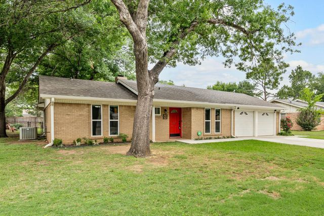 217 Glenn Drive, Hurst, TX 76053