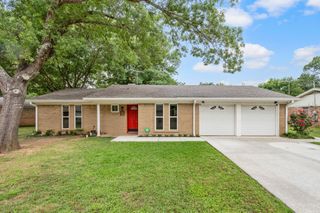 217 Glenn Drive, Hurst, TX 76053