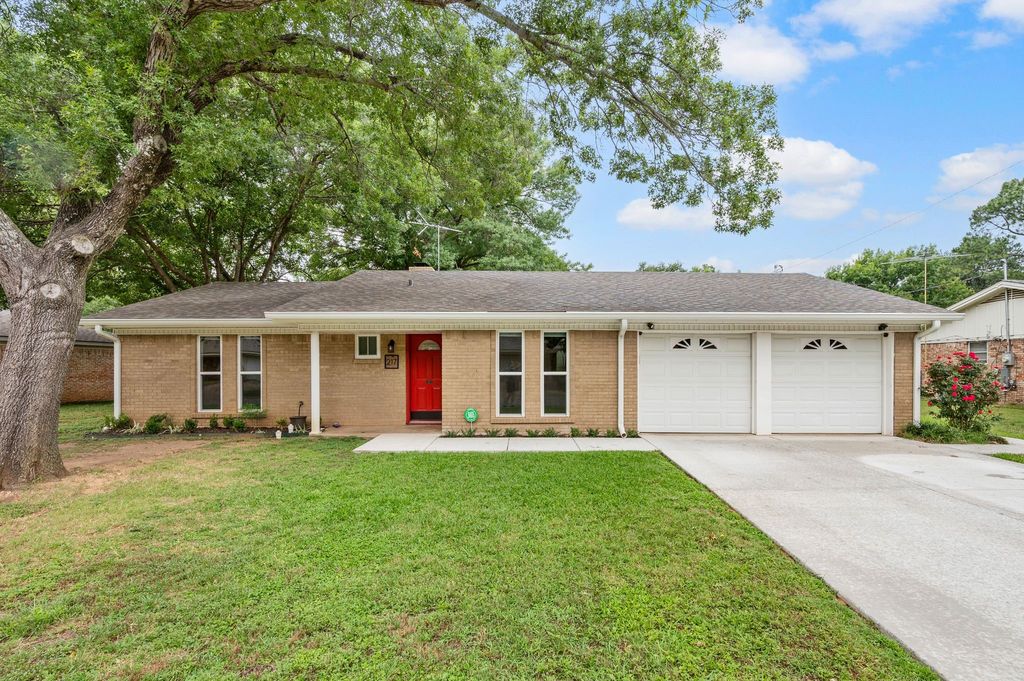 217 Glenn Drive, Hurst, TX 76053
