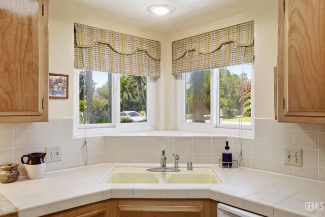 7007 Mesa Verde Way, Bakersfield, CA 93309