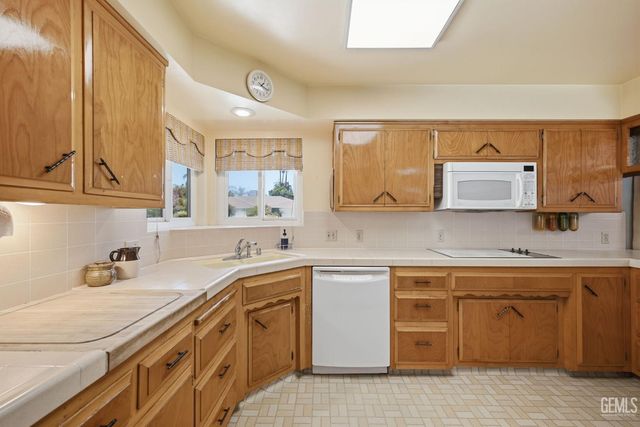 7007 Mesa Verde Way, Bakersfield, CA 93309