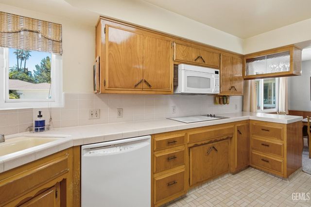 7007 Mesa Verde Way, Bakersfield, CA 93309