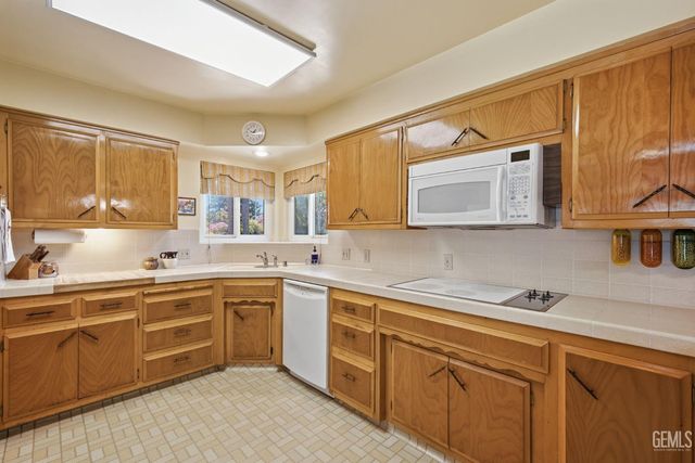 7007 Mesa Verde Way, Bakersfield, CA 93309