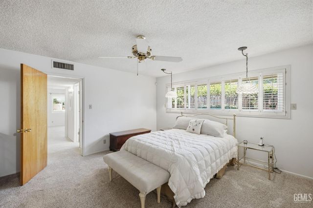 7007 Mesa Verde Way, Bakersfield, CA 93309