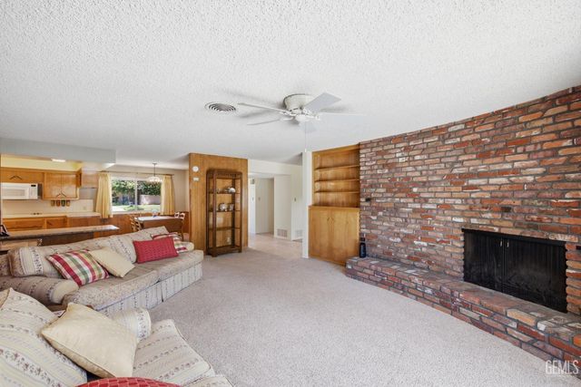 7007 Mesa Verde Way, Bakersfield, CA 93309