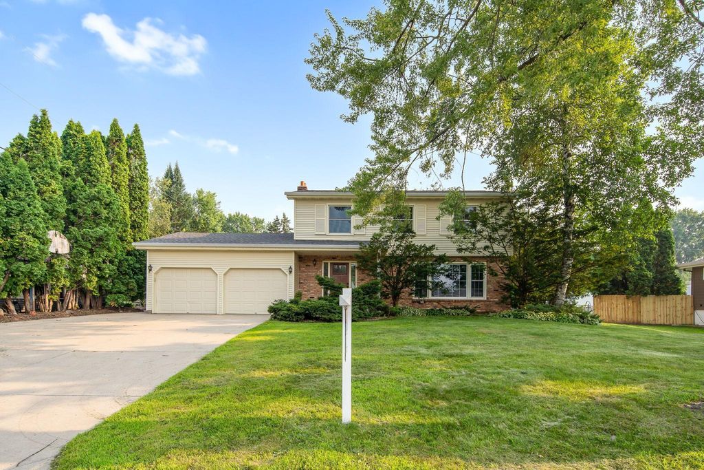 2246 Thomas Lane, White Bear Lake, MN 55110