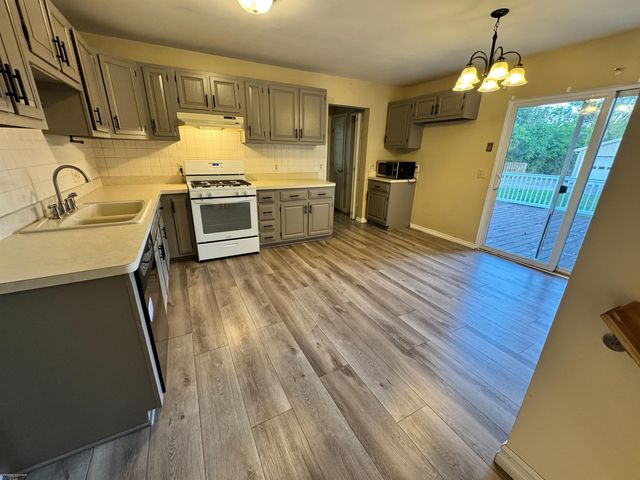 7894 Lantern Drive, Almont, MI 48003
