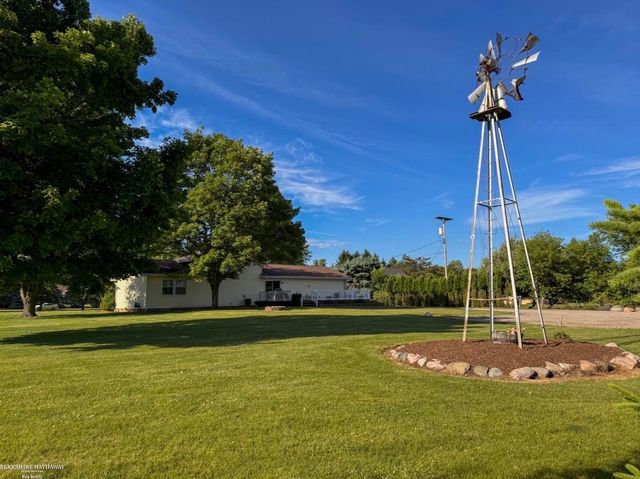 7894 Lantern Drive, Almont, MI 48003