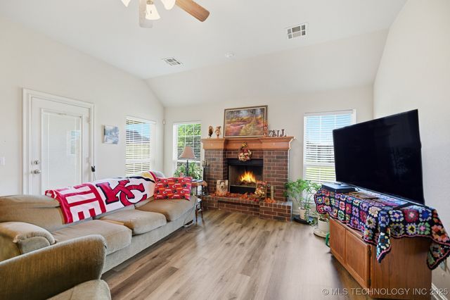 4906 S 186th East Avenue, Tulsa, OK 74134