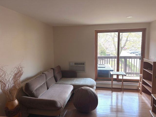 140 Kenrick St 21, Boston, MA 02135