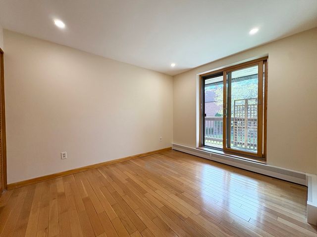 140 Kenrick St 21, Boston, MA 02135