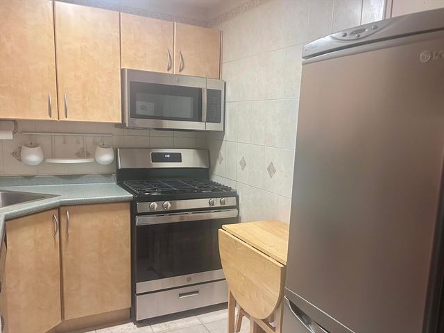 140 Kenrick St 21, Boston, MA 02135