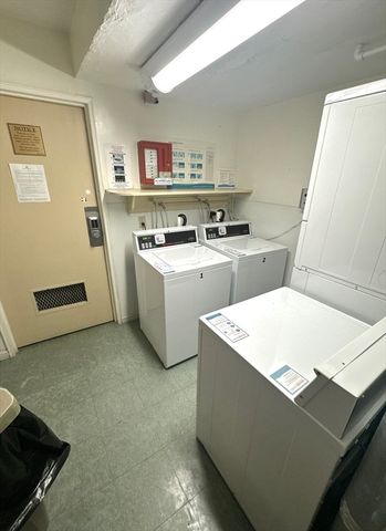 140 Kenrick St 21, Boston, MA 02135