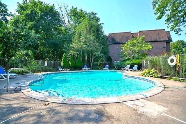 140 Kenrick St 21, Boston, MA 02135