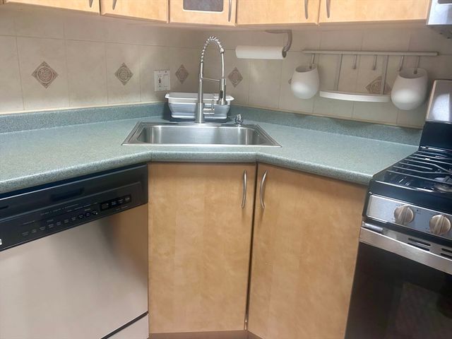 140 Kenrick St 21, Boston, MA 02135