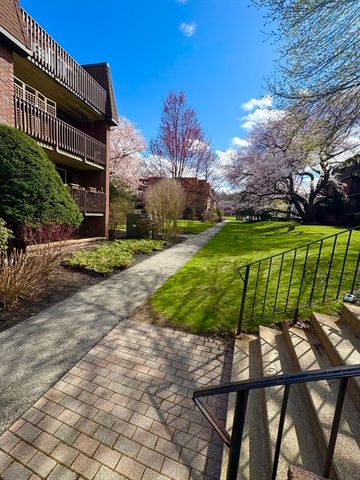 140 Kenrick St 21, Boston, MA 02135