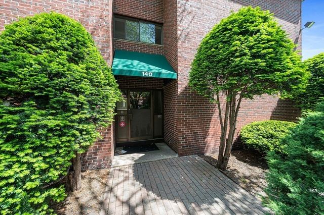 140 Kenrick St 21, Boston, MA 02135