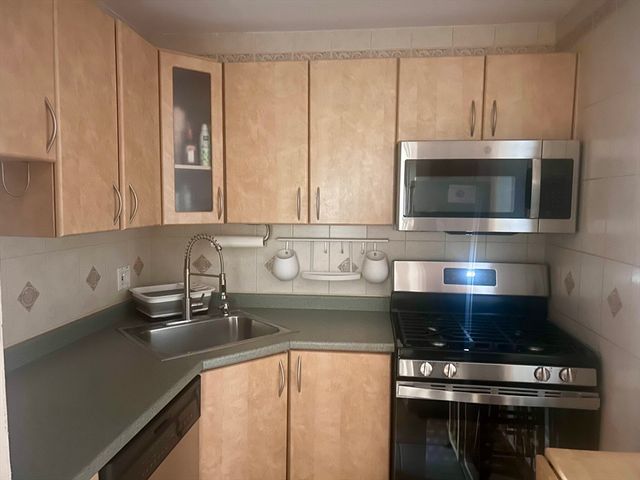 140 Kenrick St 21, Boston, MA 02135