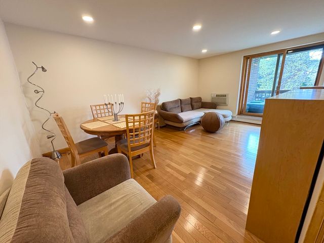 140 Kenrick St 21, Boston, MA 02135