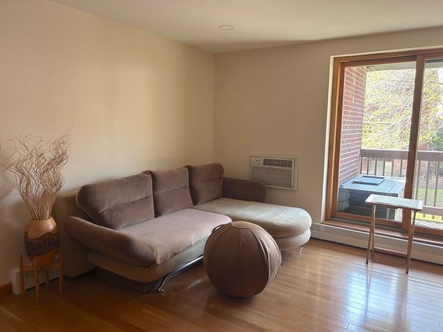 140 Kenrick St 21, Boston, MA 02135