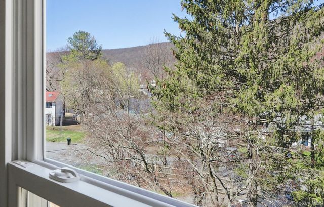 27 Windermere Avenue, Greenwood Lake, NY 10925
