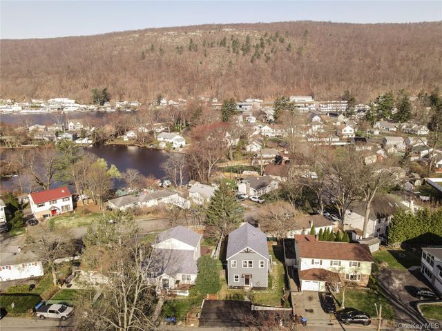27 Windermere Avenue, Greenwood Lake, NY 10925