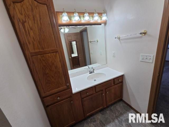 14013 N Tolle Lane, Mt Vernon, IL 62864