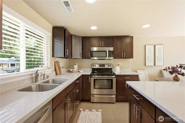 2327 NE 86TH Street, Seattle, WA 98115