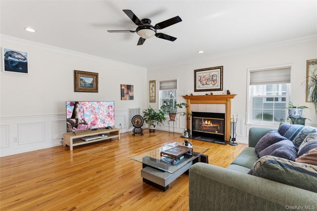 225 Barton Avenue, Melville, NY 11747